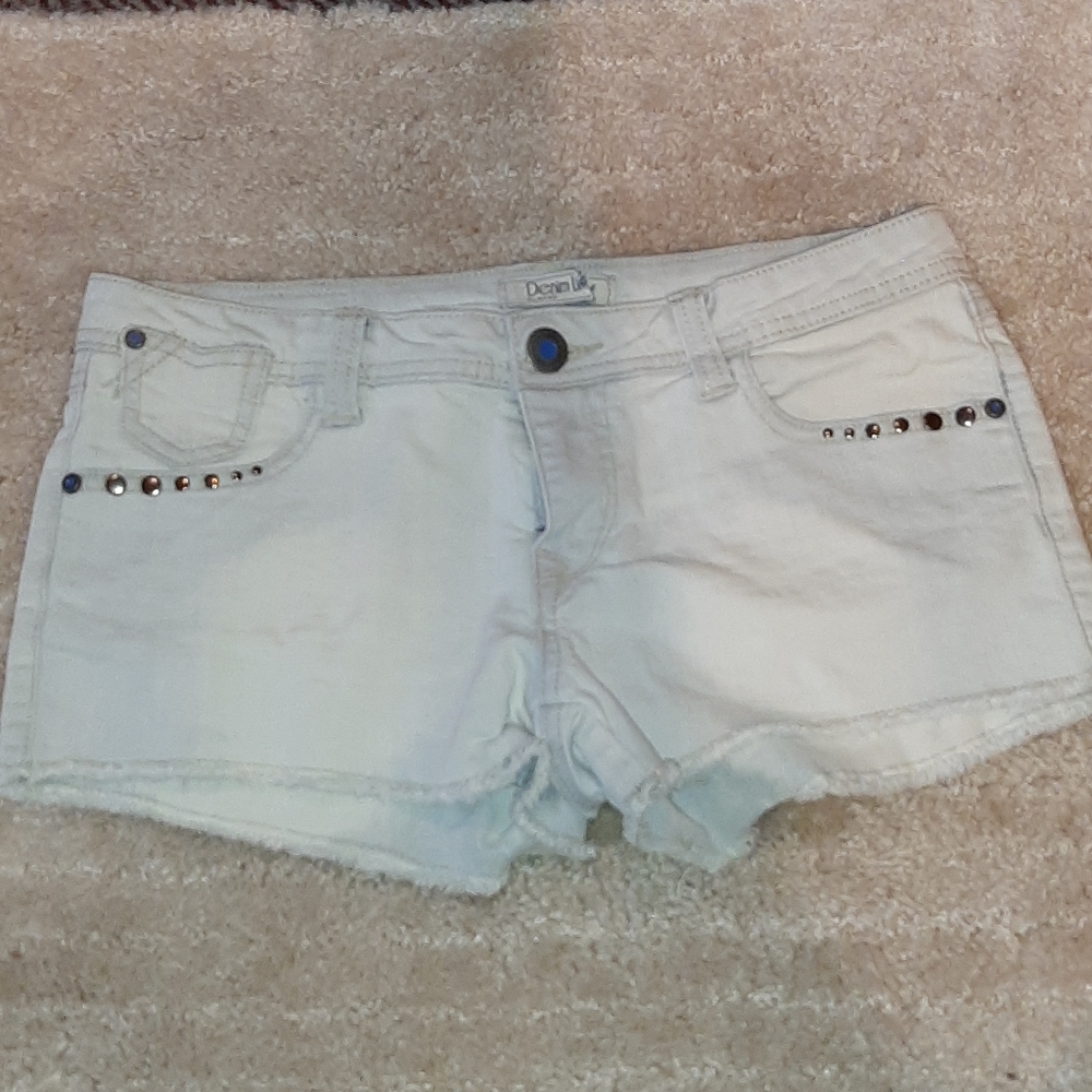 3/$20 White-washed jean shorts with metal details